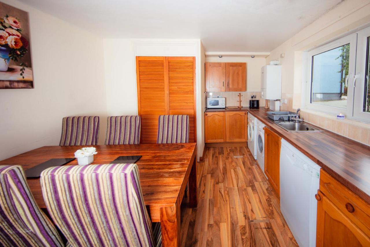 Fab Arthur Seat Views, Old Town Apartment เอดินบะระ ภายนอก รูปภาพ