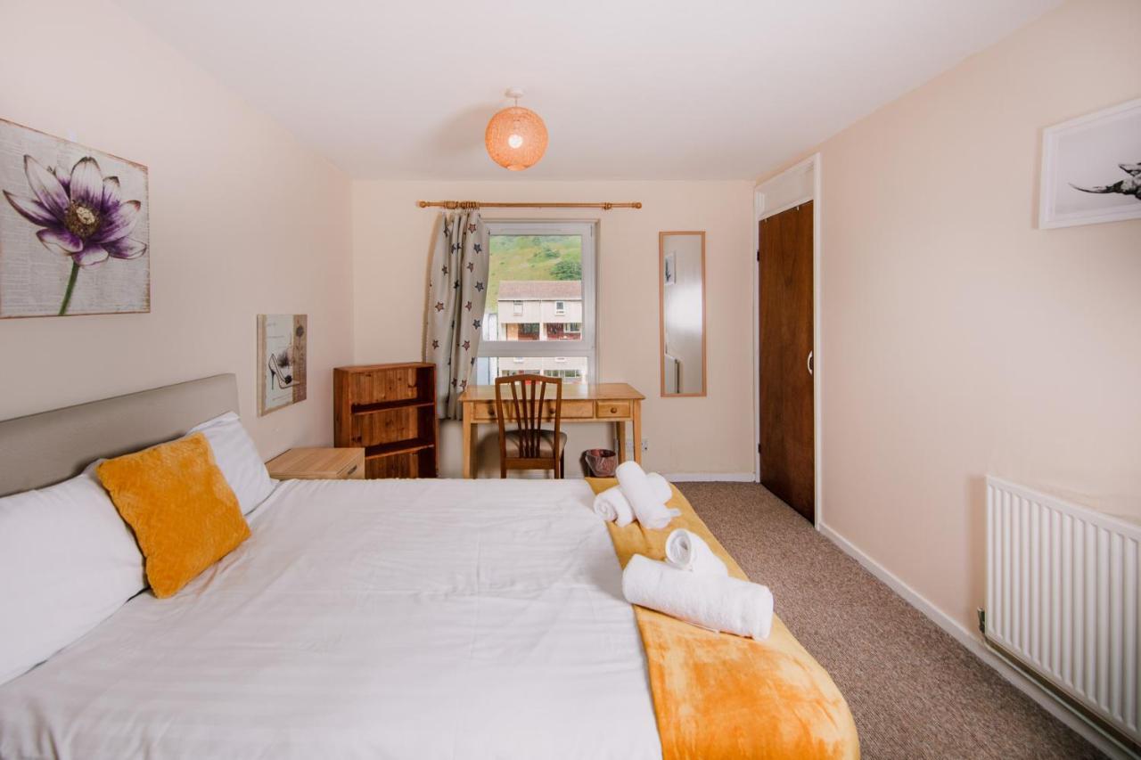 Fab Arthur Seat Views, Old Town Apartment เอดินบะระ ภายนอก รูปภาพ
