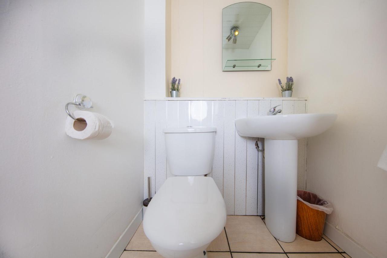 Fab Arthur Seat Views, Old Town Apartment เอดินบะระ ภายนอก รูปภาพ