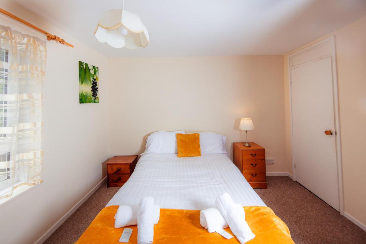 Fab Arthur Seat Views, Old Town Apartment เอดินบะระ ภายนอก รูปภาพ