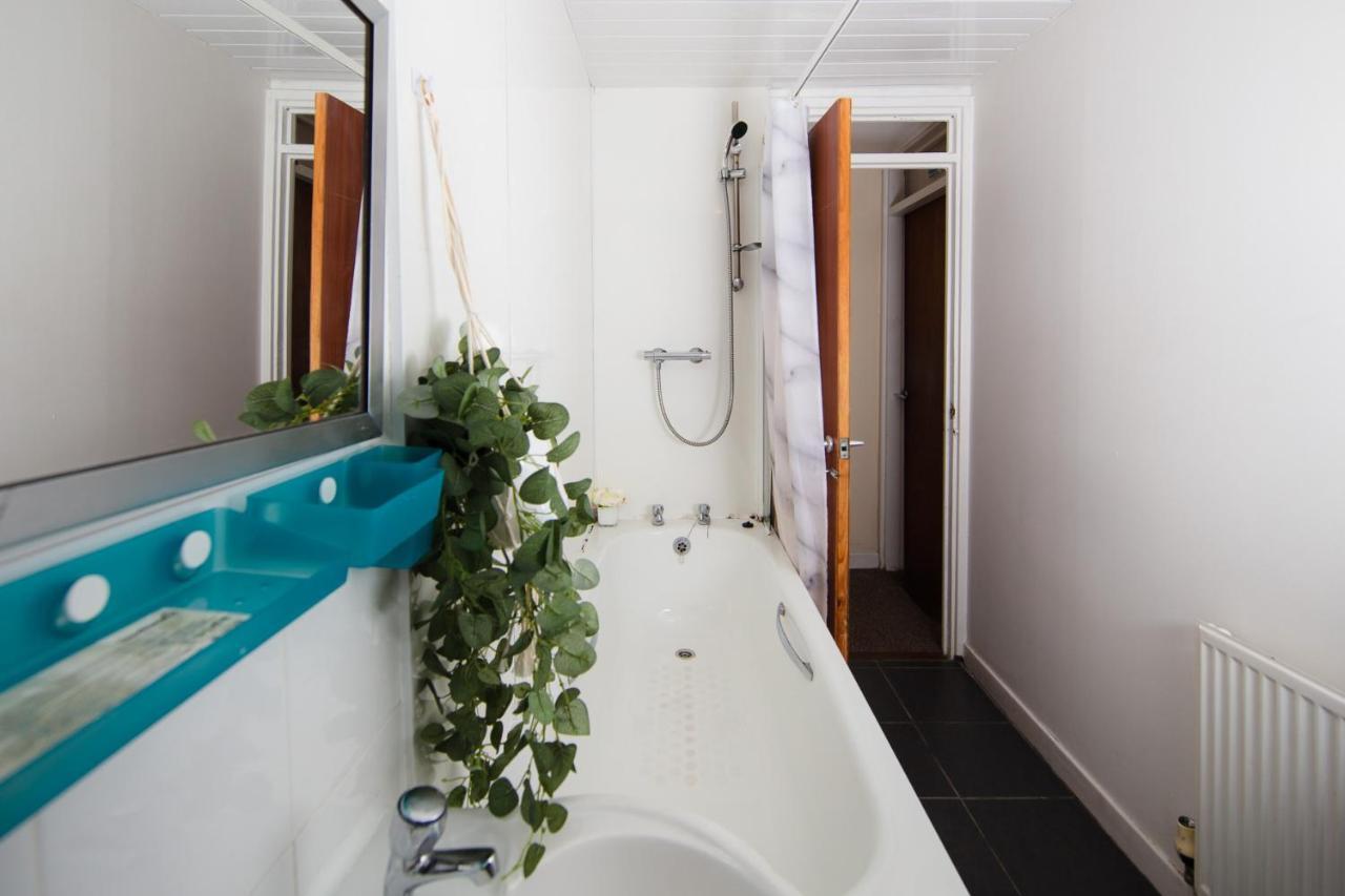 Fab Arthur Seat Views, Old Town Apartment เอดินบะระ ภายนอก รูปภาพ