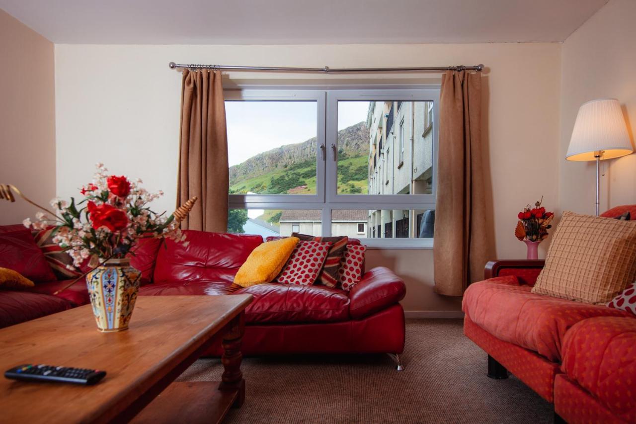 Fab Arthur Seat Views, Old Town Apartment เอดินบะระ ภายนอก รูปภาพ