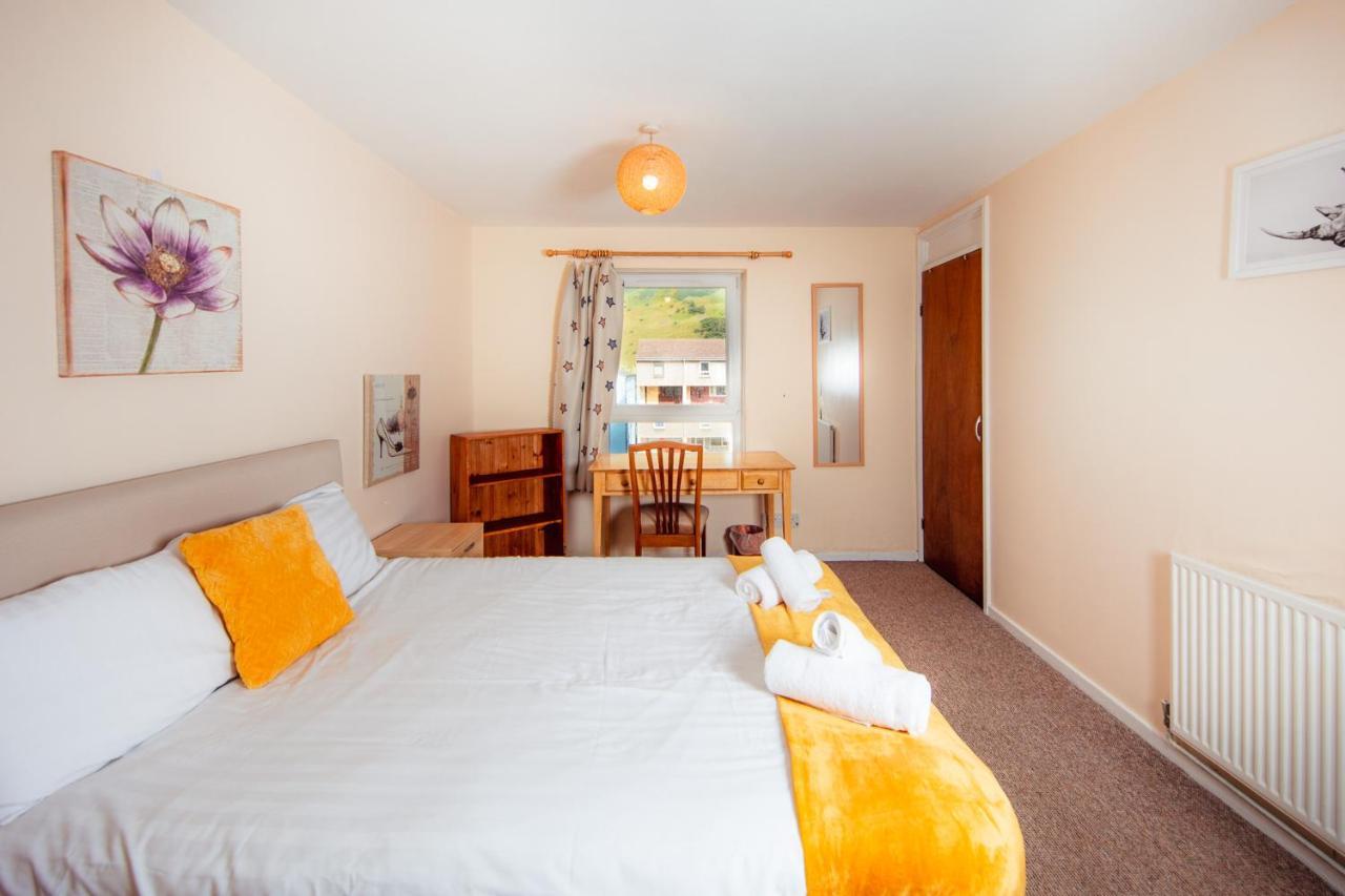 Fab Arthur Seat Views, Old Town Apartment เอดินบะระ ภายนอก รูปภาพ
