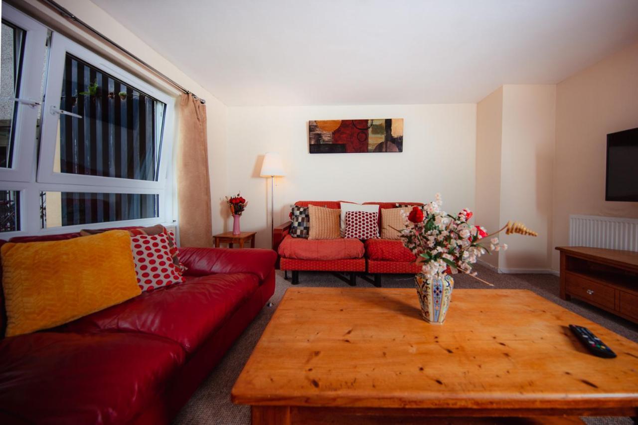 Fab Arthur Seat Views, Old Town Apartment เอดินบะระ ภายนอก รูปภาพ