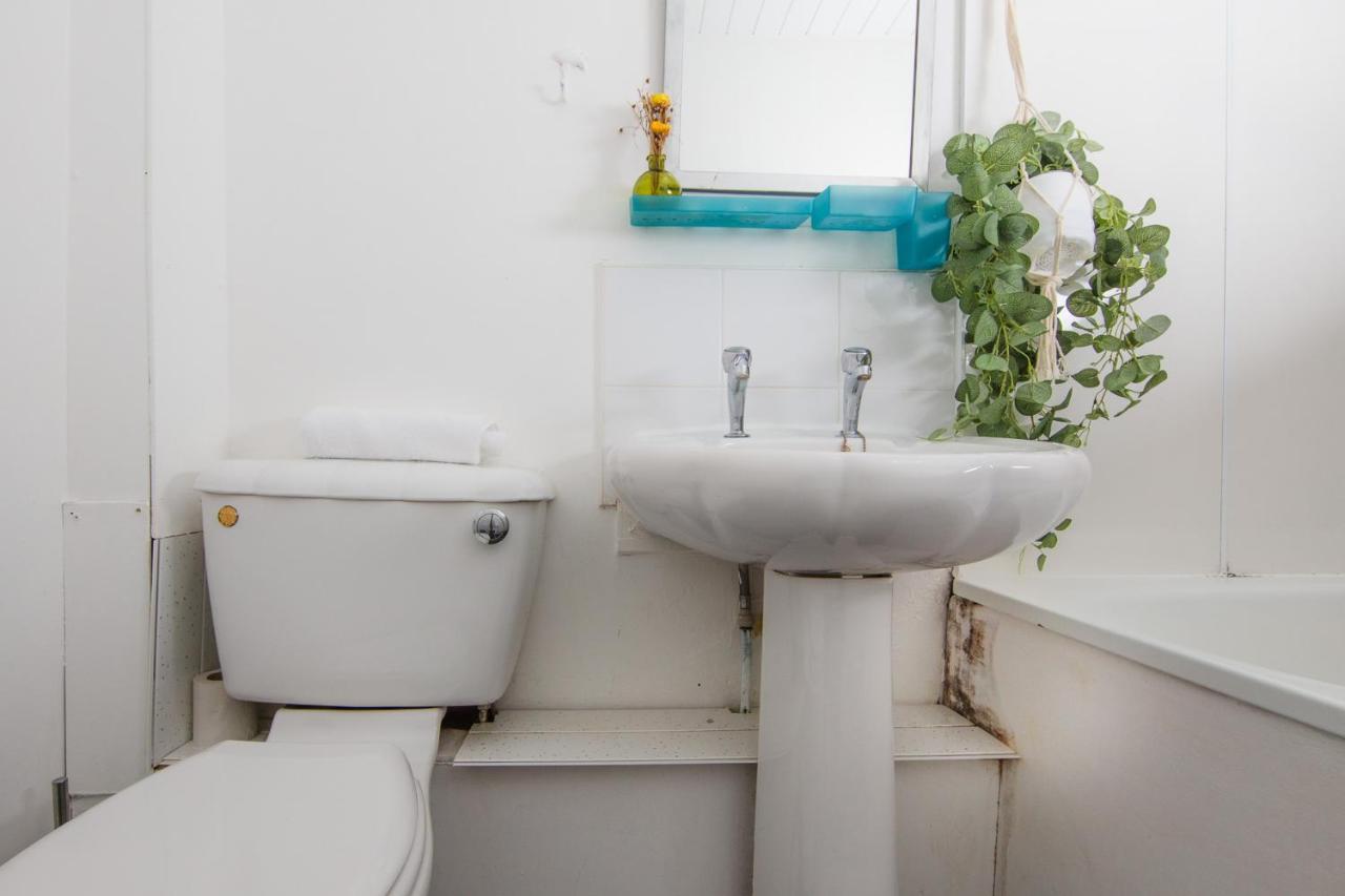 Fab Arthur Seat Views, Old Town Apartment เอดินบะระ ภายนอก รูปภาพ