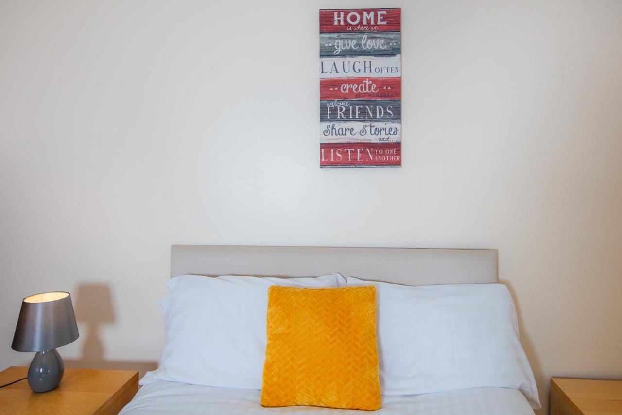 Fab Arthur Seat Views, Old Town Apartment เอดินบะระ ภายนอก รูปภาพ