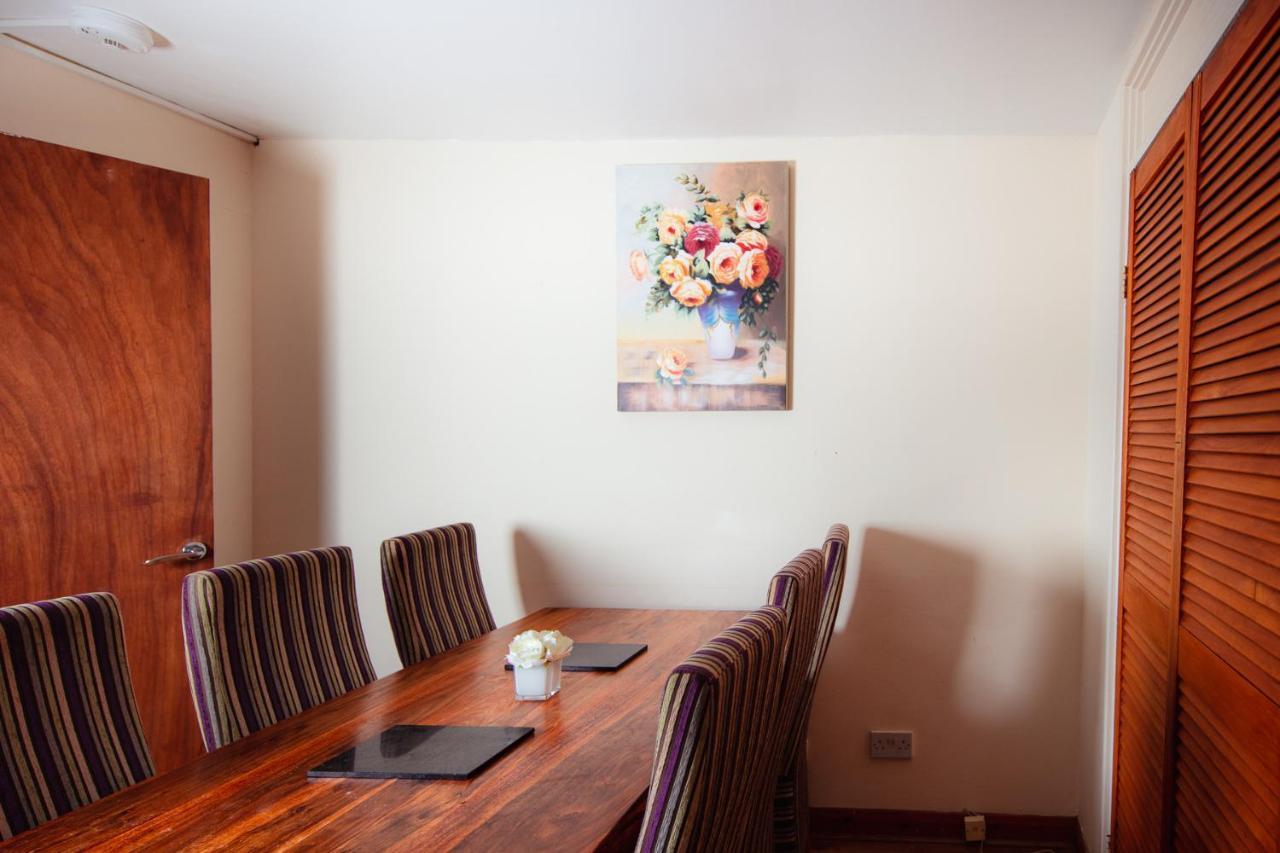 Fab Arthur Seat Views, Old Town Apartment เอดินบะระ ภายนอก รูปภาพ