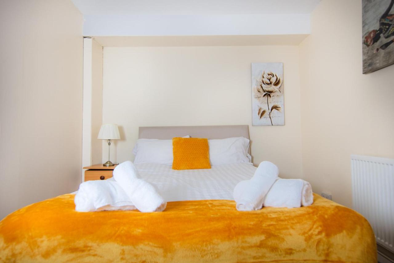 Fab Arthur Seat Views, Old Town Apartment เอดินบะระ ภายนอก รูปภาพ